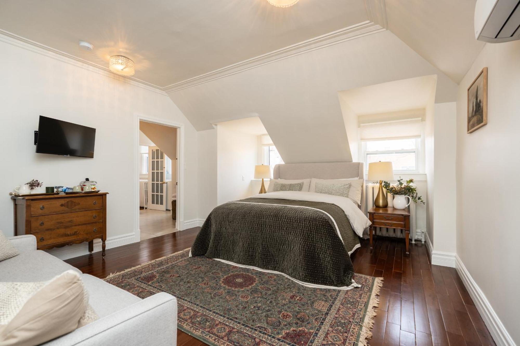 ウィニペグ No. 5 East Bed & Breakfast エクステリア 写真