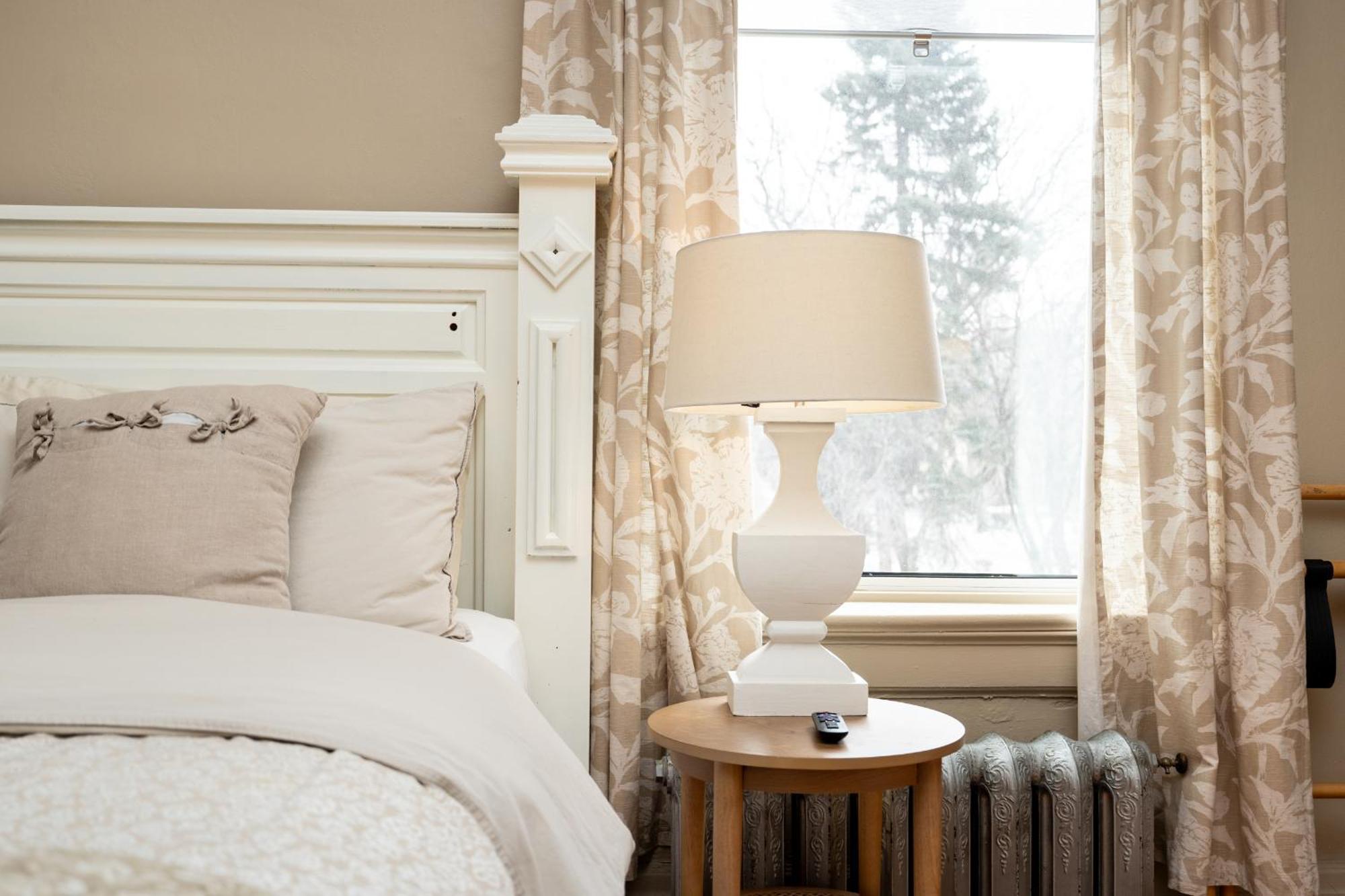 ウィニペグ No. 5 East Bed & Breakfast エクステリア 写真