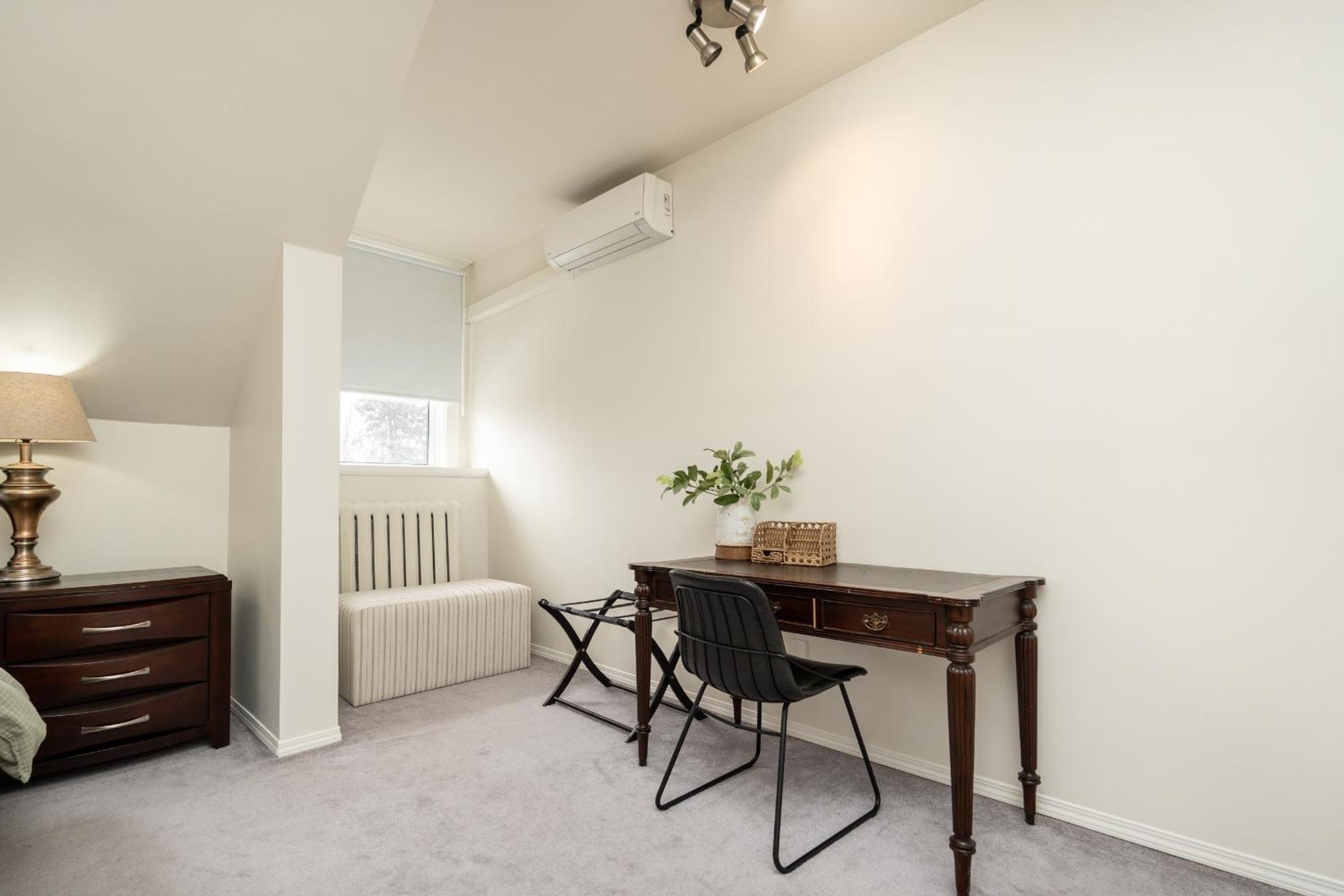ウィニペグ No. 5 East Bed & Breakfast エクステリア 写真